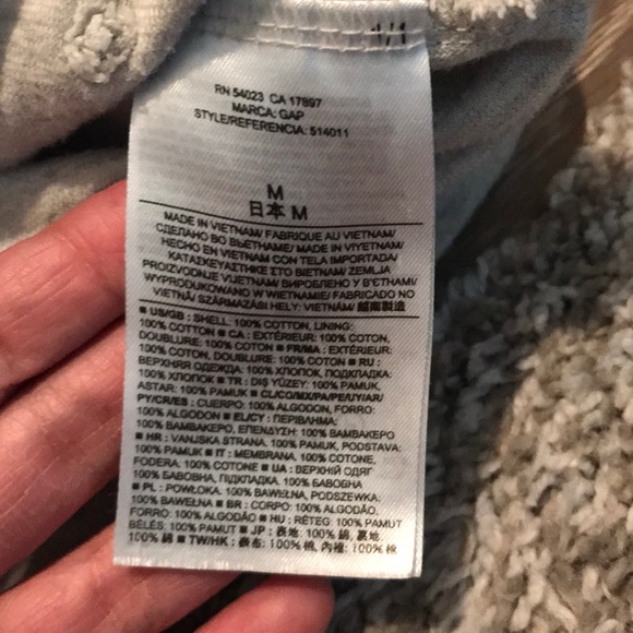 •Gap Zip Up Hoodie• - Picture 3 of 4